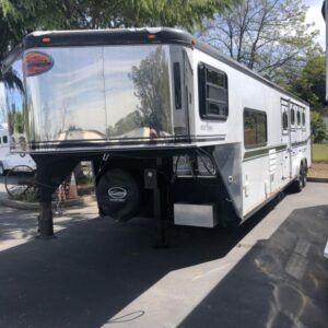 2003 Sundowner Trailers LQ 4H 8010 SIERRA Horse Trailer