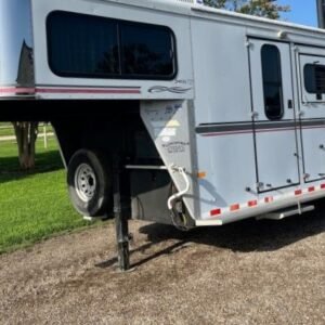 2004 Sundowner 3 Horse Weekender Horse Trailer