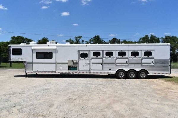 2005 Sundowner Sunlite  6LQ Horse Trailer with 11' Short Wall 725 Grand Sierra 8612GLQ MidTack