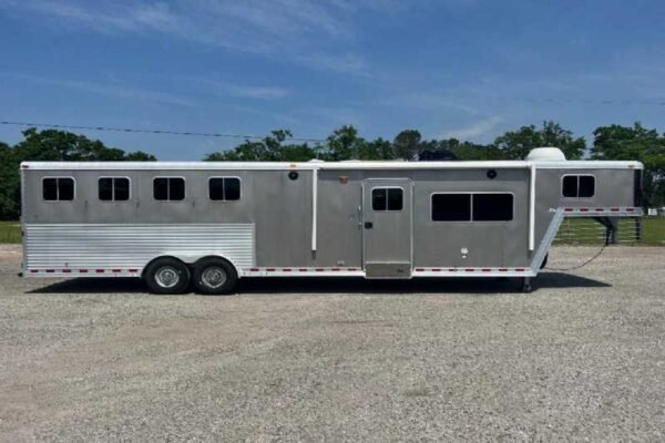 2006 Featherlite 8412LQ 4 Horse Trailer with 12' Short Wall