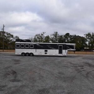 2021 Lakota Bighorn 8418GLQUG 4 Horse Trailer with 18' Short Wall