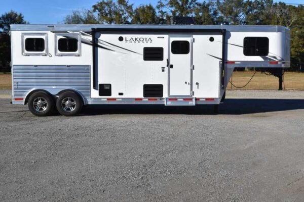 2022 Lakota Charger LQ 2 Horse Trailer with 9' Short Wall