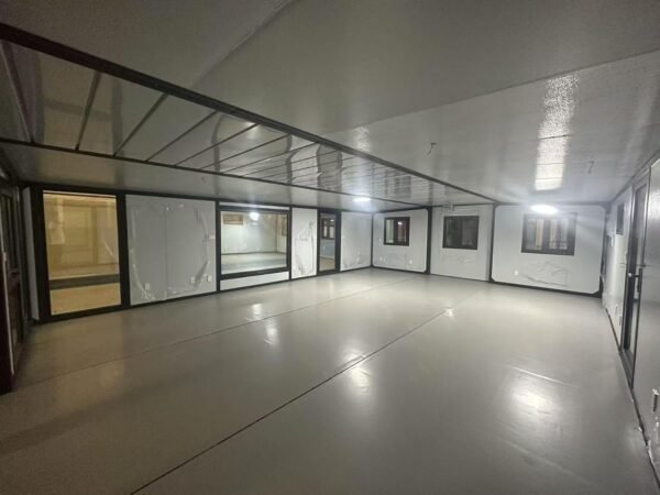 20ft container house basic version | Bedroom, kitchen and bathroom can be customized | Custom upgrades incur 𝗮𝗱𝗱𝗶𝘁𝗶𝗼𝗻𝗮𝗹 𝗳𝗲𝗲𝘀| Quick assembly modular unit (office/housing/small...