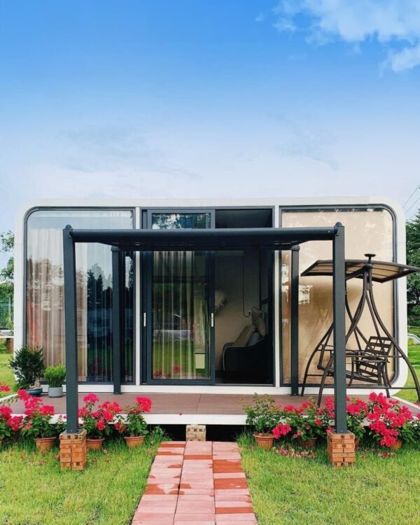 Modern Single Luxury Apartment Container, Holiday Cabin, Modular prefabricated Building House, Modern Design Suitable for Small Space, Installation and Customization Included...