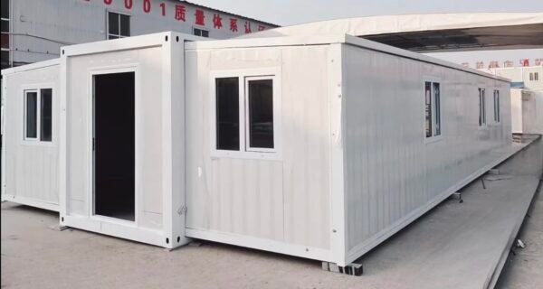 Tiny House 40FT, 40FT Expandable Container House - 3 Bedrooms, 2 Washrooms and Kitchen, Spacious Design, Safety Construction, Comfortable Living, Mobility